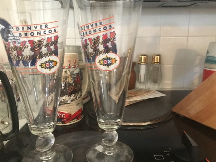 Denver Broncos collectors Super Bowl  XXWIII beer glasses 
