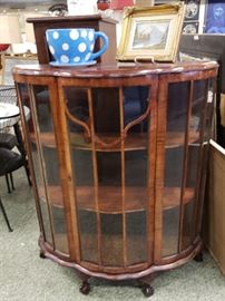 Gorgeous curio with shelves
