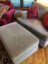Ethan Allen Ottoman that opens for storage!!!