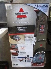 BRAND NEW BISSELL CARPET CLEANING MACHINE