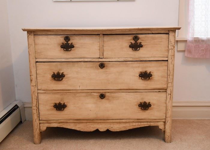 Vintage Chest of Drawers with Distressed Paint / Crackle Finish 