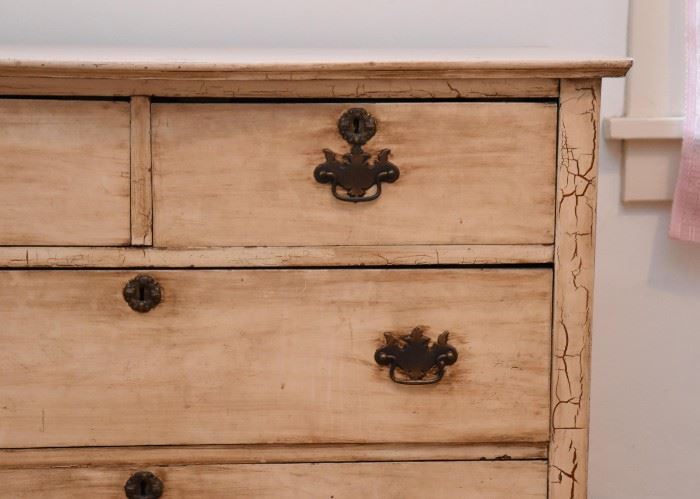 Vintage Chest of Drawers with Distressed Paint / Crackle Finish 