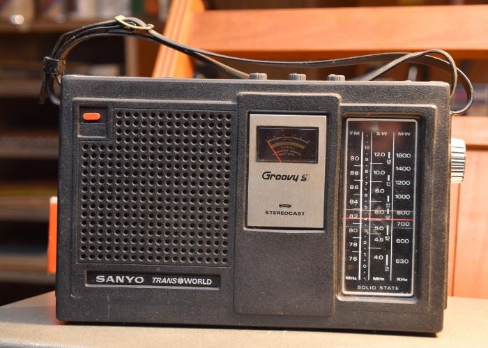 Vintage Sanyo Groovy S Stereocast Radio