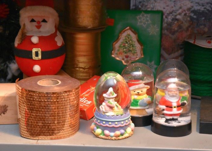 Vintage Christmas Ornaments & Decor