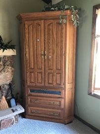 Corner cabinet/entertainment center