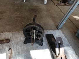 Vintage Cast Iron HAWKEYE Rope Making Machine CEDAR RAPIDS Iowa antique farm tools