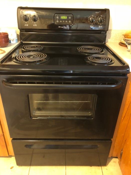 Electric Range - Like new, barely used