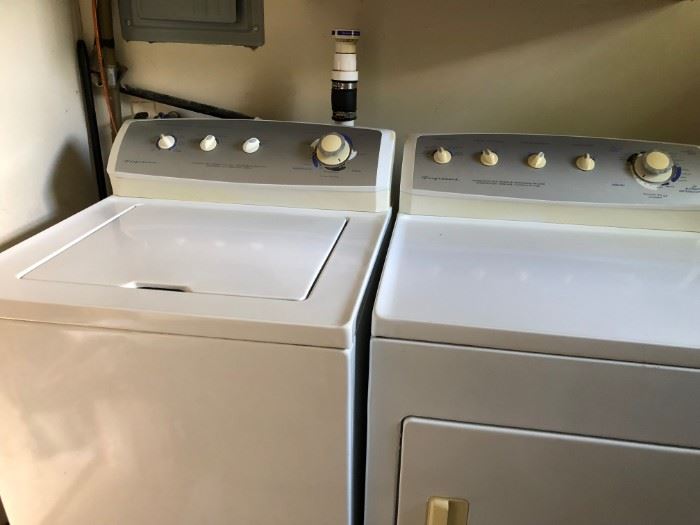 Fridgidaire Super Capacity Washer/Gas Dryer - Like New