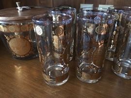 Lovely set of mid-century glasses with matching ice bucket.