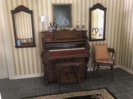 Antique Bristol Pipe Organ, mirrors, rug.