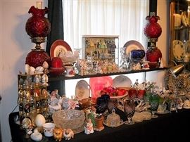 FENTON LAMPS, COLLECTORS EGGS, FRANKLIN MINT GONE WITH THE WIND CHARACTORS,