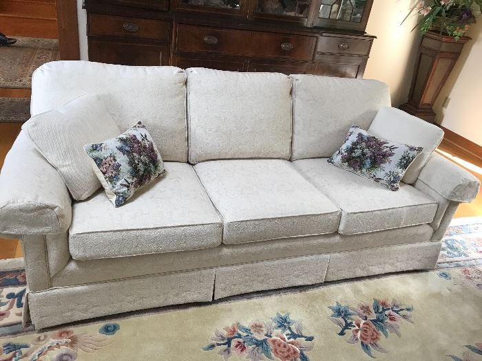 Very nice couch