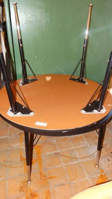 1 2 round top tables