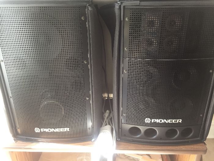 PRO KARAOKE PIONEER PROFESSIONAL SOUND SERIES SPEAKERS w/CUSTOM FIT CASES/CABINETS W/BUILT IN HANDLES FOR EASY TO CARRY: Full-range speaker system S-V7000 and Sub-woofer S-V5500W. If you need this much range and this much power from your speakers, PIONEER. Fills any room w/clean, clear dynamic sound for LaserKaraoke and pumping out the bass you need for dance music. Everything from a LaserKaraoke rendition of Unchanged Melody to Nine Inch Nails’ Head Like A Hole. One Speaker. Barely Used. Excellent Condition. Brochures included.