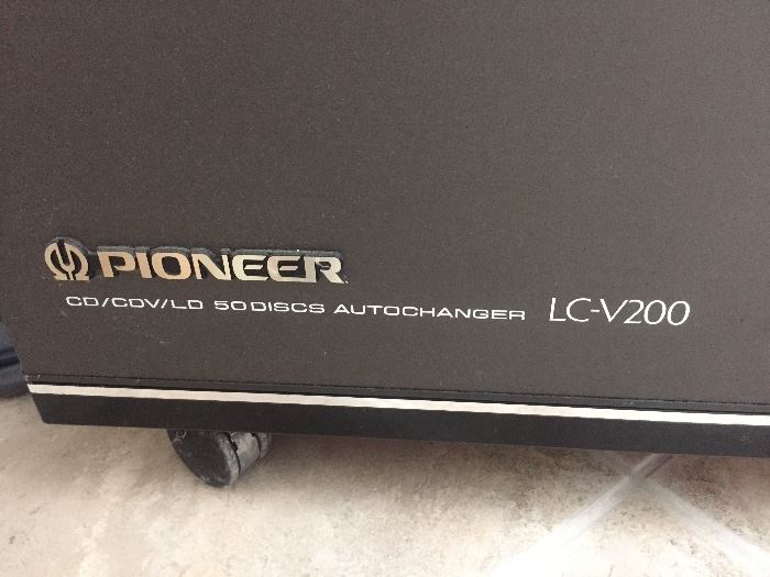 PIONEER COMMERCIAL KARAOKE SET: The LC-V200 LaserKaraoke Autochanger System. SA-V240 Stereo Mixing Amplifier w/DSP, CO-V200 Commander, LC-V200 Autochanger, CB-V2000 System Rack, VO-V180 Bill Box, DM-V230K Unidirectional dynamic microphone. 
