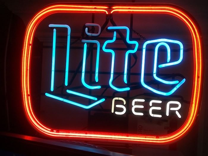 FOR HIS MANCAVE: COLLECTIBLE NEON BAR LIGHT: LIGHT BEER: Width: 26”. Height: 20”. AWESOME GIFT!!!