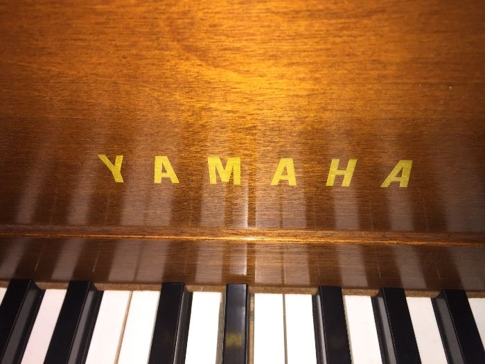 - YAMAHA UPRIGHT QUEEN ANNE PIANO W/CURVED GRACEFUL LEGS, AND YAMAHA BENCH: Seat cover is removable. In excellent condition. Gently used. Beautiful Wood. Gorgeous Tone. Dimensions: Width: 56”. Height: 42.5”. Depth: 24”. Can recommend professional piano movers.