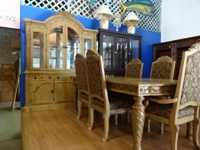Beautiful Dining Table/6 Chairs/China Cabinet