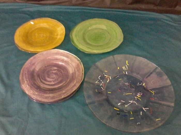 Bright Colored Cake Plates with Large Serving Plate http://www.ctonlineauctions.com/detail.asp?id=760044