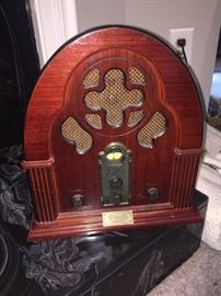 Vintage Cathedral Style AMFM Radio  MCA Universal Classic Collections Edition