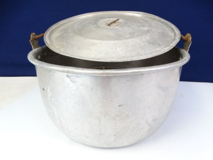Large Kettle with Lid