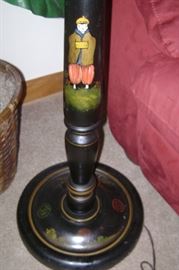 HAND PAINTED ORIENTAL PAINTINGS ON THE WOOD FLOOR LAMP