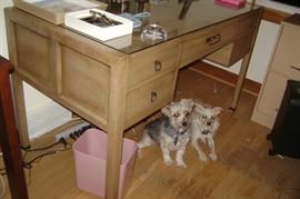 NICE DETAIL ON SIDES OF DESK