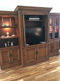 Beautiful TV Entertainment Center 37-40” TV $700