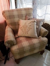 Beautiful and Comfy Side Chair