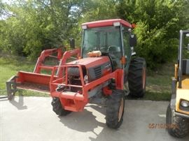 Kuboa L4310 with La 623 Loader, needs work