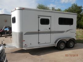 2001 16' Sundowner Valuelite, Straight Load Bumper Pull Horse Trailer with tack room.  Barn Stored, like new