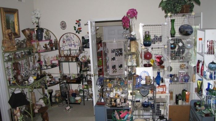 Two rooms in home full smalls, get all the Christmas shopping done in one place!! TONS of NWT. 