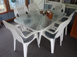 Glass Top Patio Table & Chairs