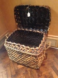 Great basket with lid