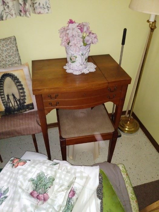  Singer Sewing machine and bench