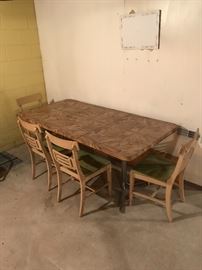  Retro table with four matching chairs and leaf