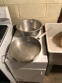 Vintage frying pan and mixing bowl