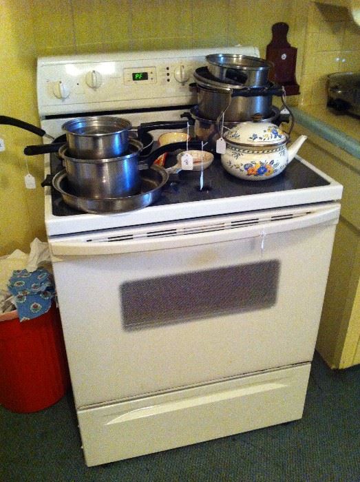 Electric stove, pots & pans