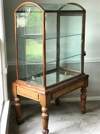 We think the glass is leaded, some waviness to it.  Stunning display case made in Chicago.