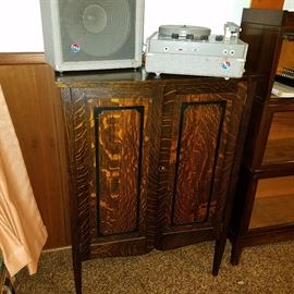 Quarter sawn oak piano roll cabinet, and turntable with speaker