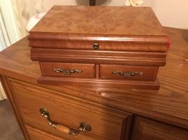 Jewelry box