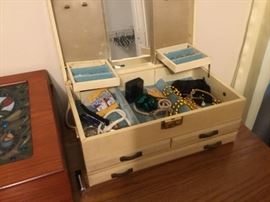 Jewelry box