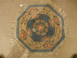26" DIA. RUG AND SEVERAL OTHER SIZE MATCHING AREA RUGS