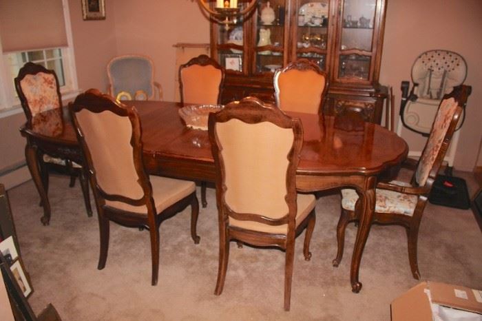 Dining room Table & 6 Chairs