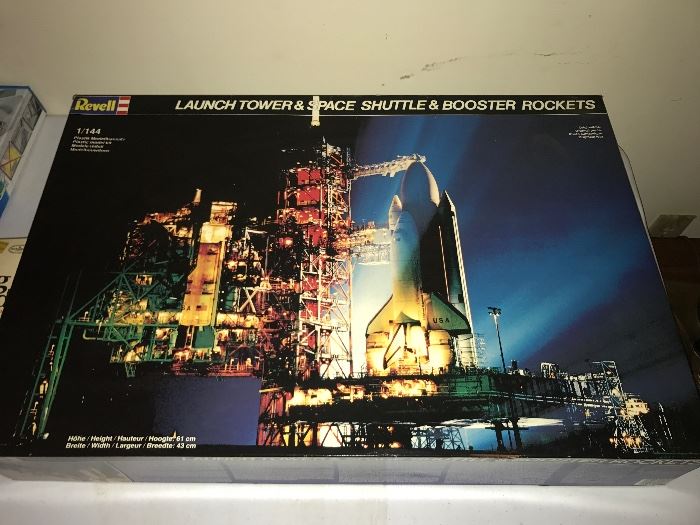 Awesome plastic model kit of Space Shuttle and launching pad - Ya gotta see this one