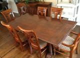 Beautiful Dining table + 2 leafs + 8 chairs