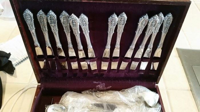 Wallace "Rosepoint" Sterling Silver Flatware service for 12 plus 4 spoons, 1 knife, 2 soup spoons, 2 forks
