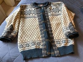 Beautiful Norwegian sweater with button detail in sleeves 