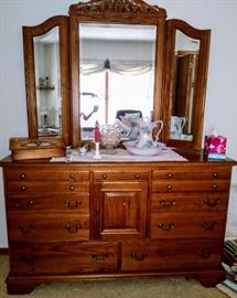 Dresser with mirror  *UPSTAIRS BEDROOM*