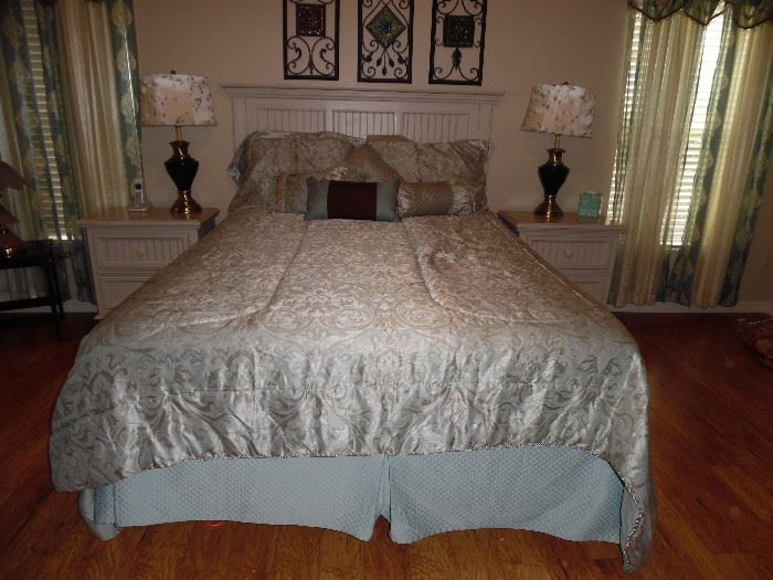 White Queen size bedroom set